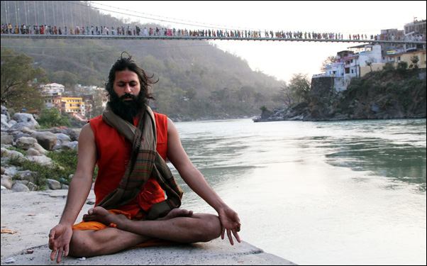 Vikram Gandhi as the prophet Kumare in the film Kumare