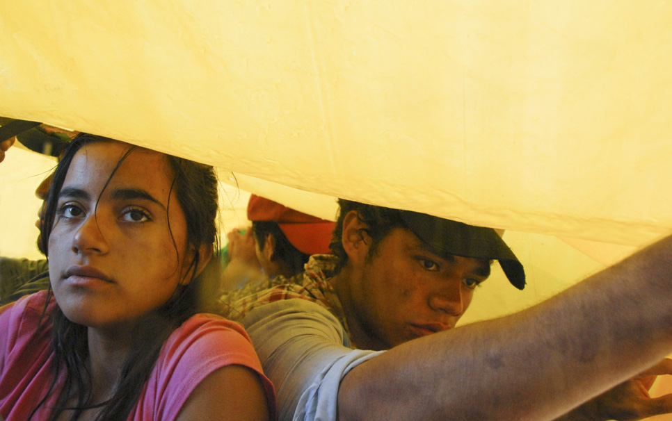 Paulina Gaitan and Marco Antonio Aguirre in "Sin Nombre"