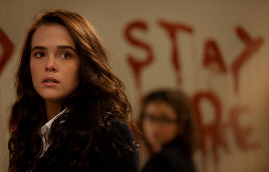 Zoey Deutch and Sarah Hyland in Mark Waters' "Vampire Academy"