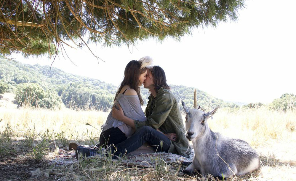 Natalia Dyer and Peter Vack in "I Believe in Unicorns"