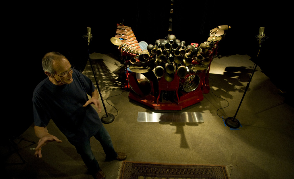 Llyn Foulkes and the Machine in Tamar Halpern and Chris Quilty's "Llyn Foulkes: One Man Band"