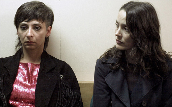 Ingrid Isensee and Maria Siebald in "Voice Over"