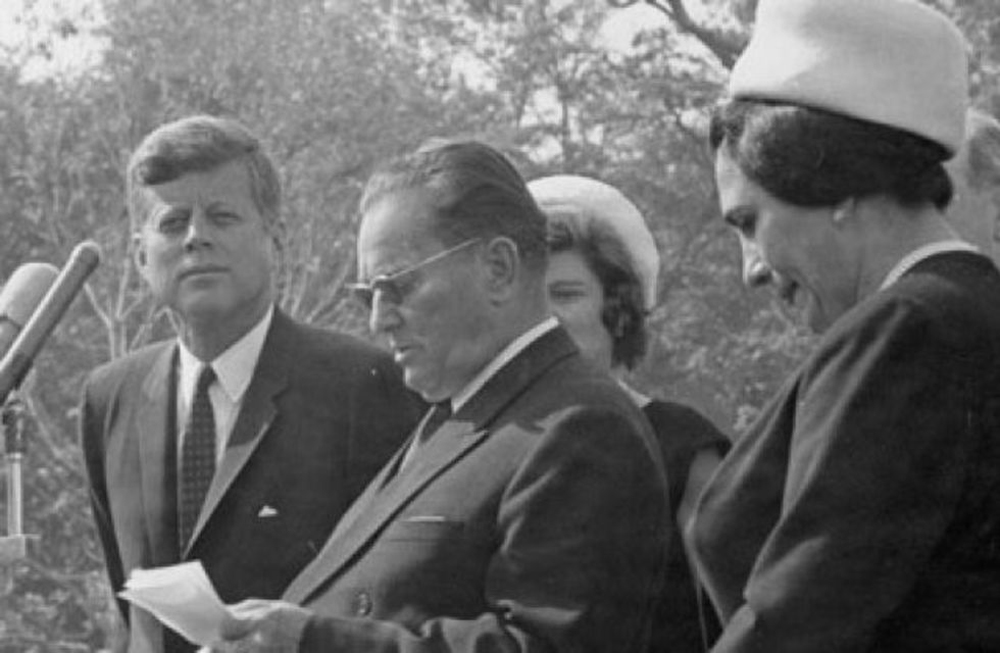Tito and Kennedy in "Houston, We Have a Problem"