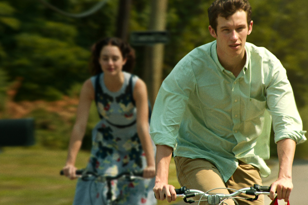 Grace Van Patten and Callum Turner in "Tramps"