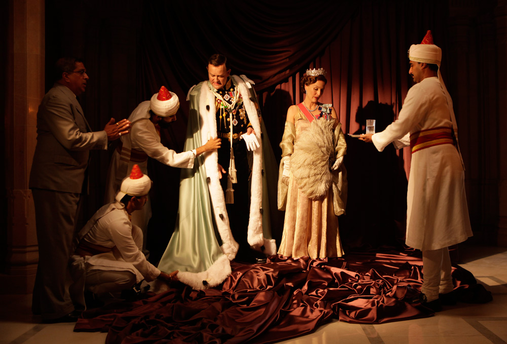 Hugh Bonneville and Gillian Anderson in "Viceroy's House"