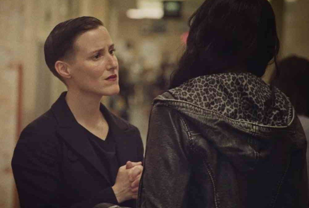 Eliza Hook in "Blowin' Up"