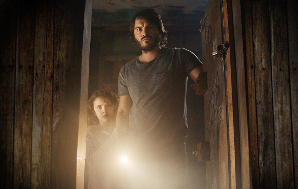 Emile Hirsch and Lexy Kolker in "Freaks"