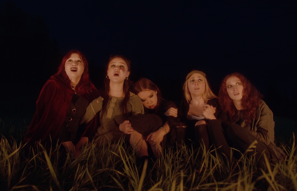 Palm Springs Shortsfest 2026 Interview: Hugo de Sousa, Sarah Whelden and Kelly Wilcox on a Trail That Turns Especially Cold in “Best Friends with the Devil”